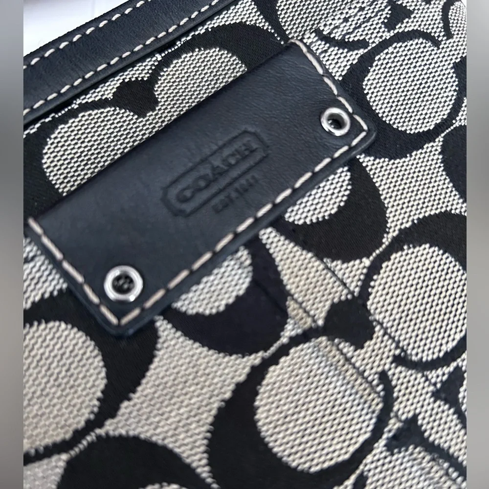 Vintage COACH Black and Cream Crossbody Bag - Picture 7 of 10